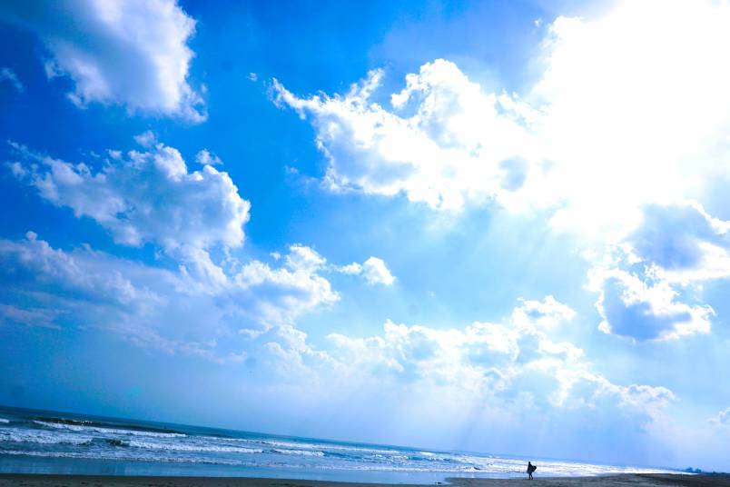 当ヴィラから徒歩４分先の海～天高く…実りの秋空⁉～